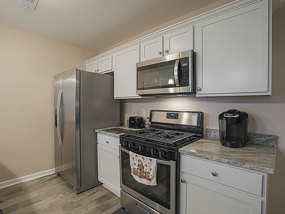 3rd image of 7280 Rolling Hills Ln