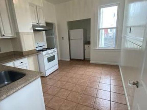 3rd image of 8 Excelsior Ave