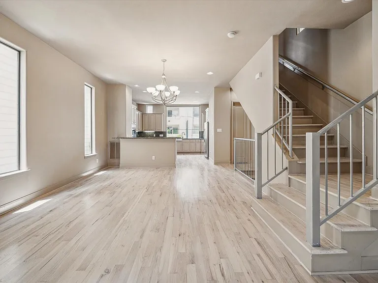 5217 Lillian St — Photo 3
