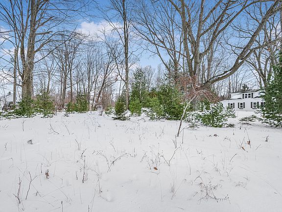 4th image of 10591 Lake Dr