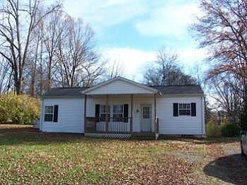 2nd image of 2214 Maple Dr