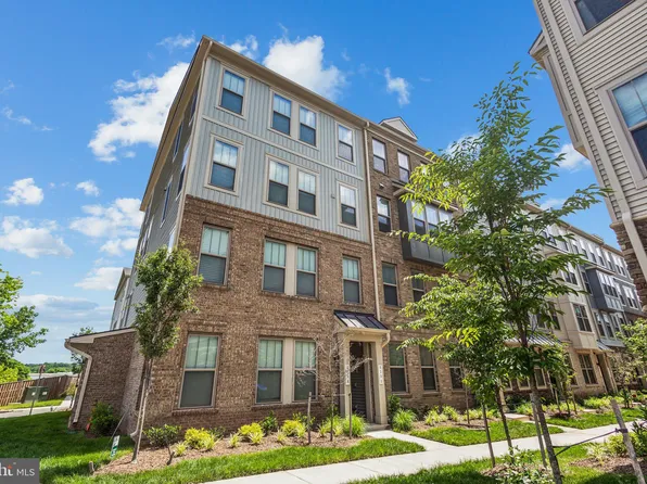 619 Percy Pl #B, Manassas Park, VA 20111