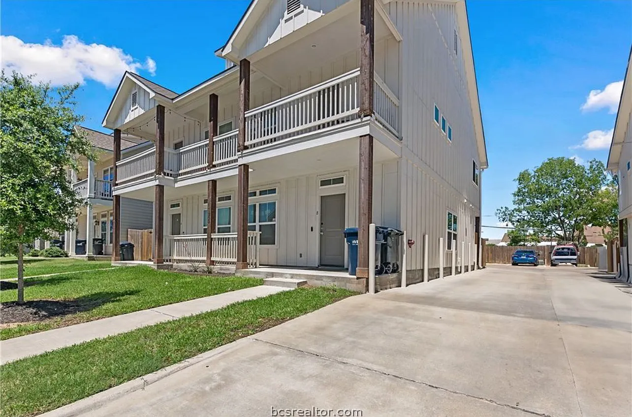 4 bed, 4.5 bath, 1650 sqft, $3,300 — Photo 3