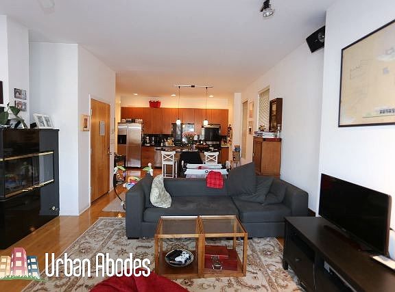 3rd image of 1407 N Wicker Park Ave #2A