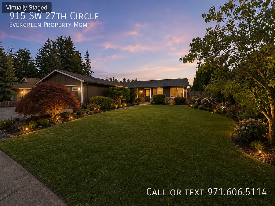 Beautiful 2 bdrm, 1 bath Duplex- Large fenced backyard with a Garage! — Photo 2