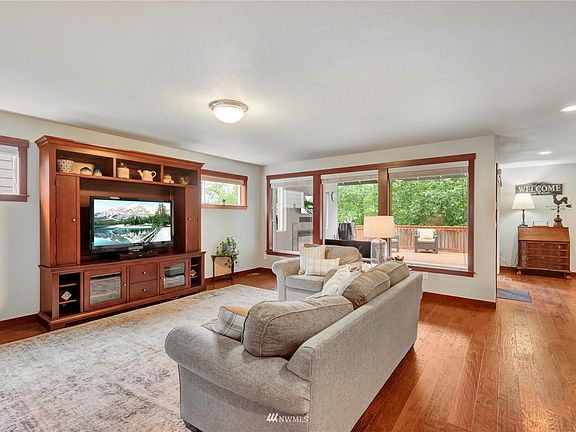 5th image of 7309 14th Pl SE