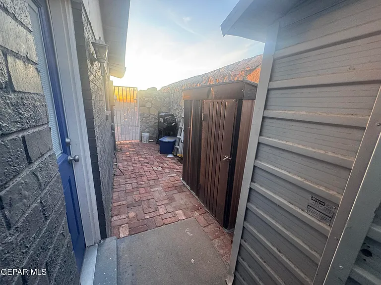 6437 Dawn Dr — Photo 10