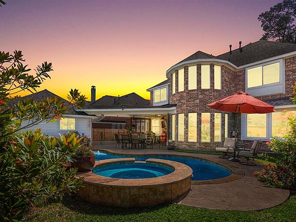 This 4,267 Sq.Ft home has so much on offer, 5 bedrooms, 4 bathrooms and 3 car garage as well as this beautiful backyard oasis with covered outdoor kitchen.