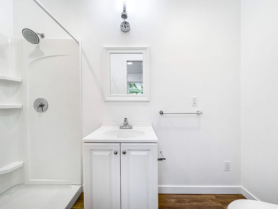 2nd image of 554 N Cambridge St #554