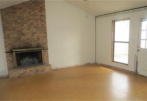 3rd image of 1072 S Masonic St