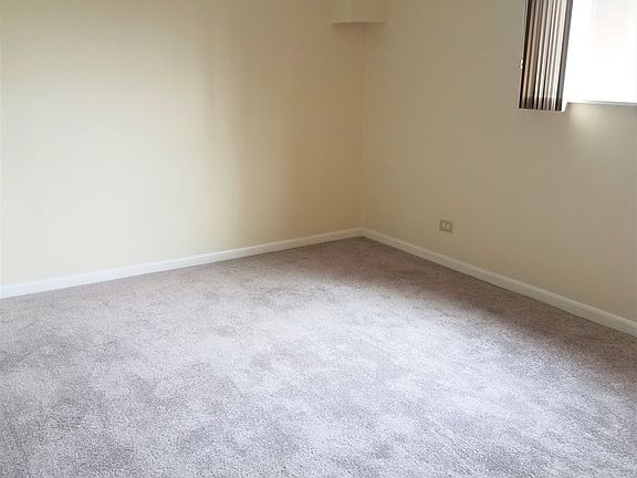 5th image of 1900 W Knightsbridge Dr APT 1E