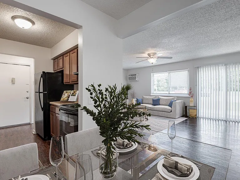 Creek Hill Apartment Homes — Photo 11