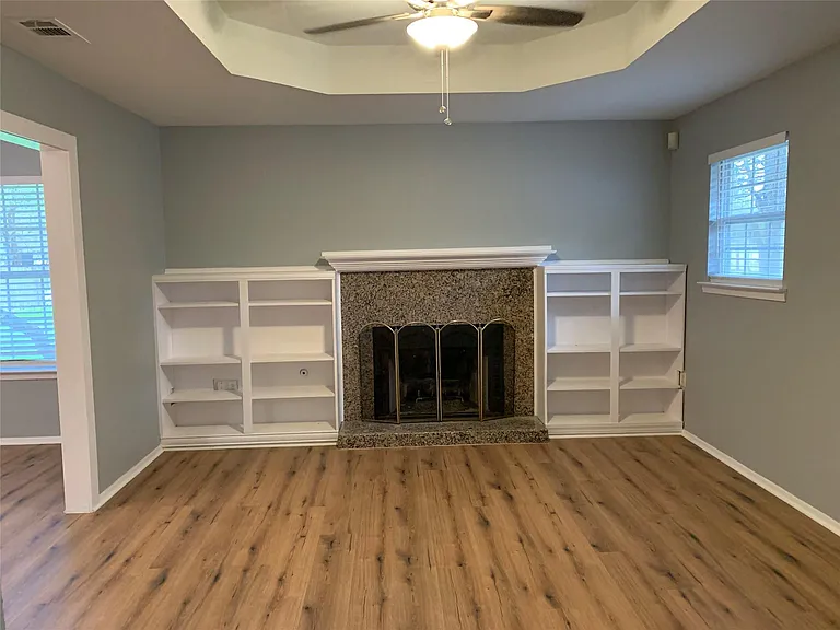 10015 NW Woodland Village Dr — Photo 2