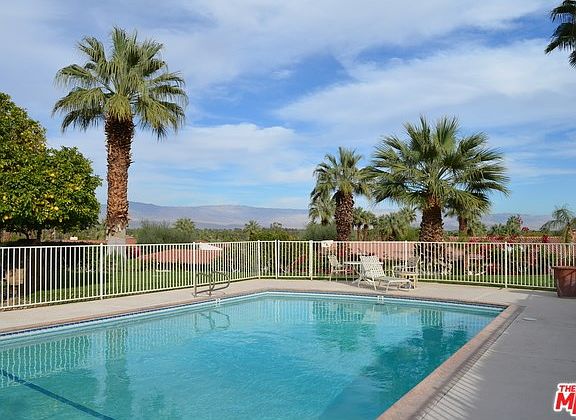 nearby community pool