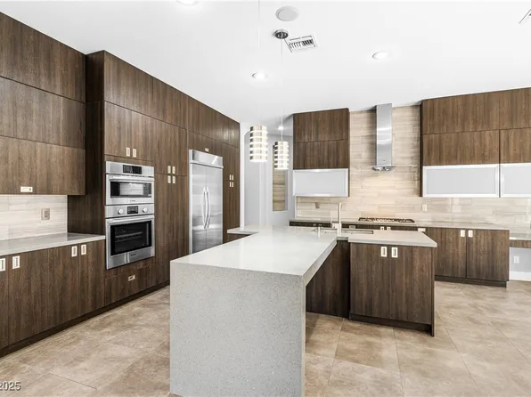 7 Moraine Dr, Henderson, NV 89052