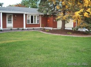 2236 Wildwood Dr, Glen Carbon, IL