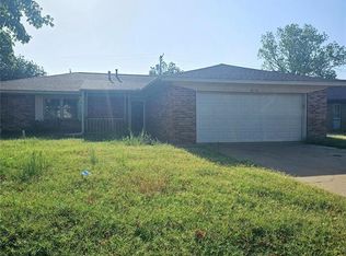 816 Village Dr, Altus, OK 73521