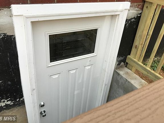 5th image of 1919 Stanley Ave
