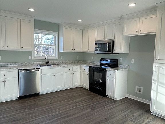 3rd image of 4916 Courtney Ct