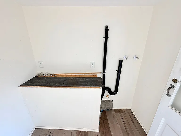 345 Crane Blvd — Photo 55