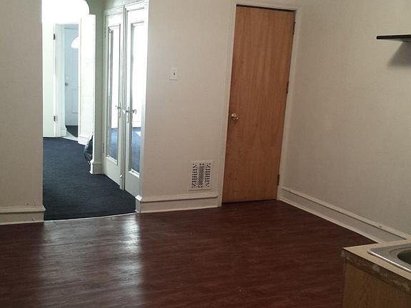 5th image of 2441 N 32nd St Floor 1