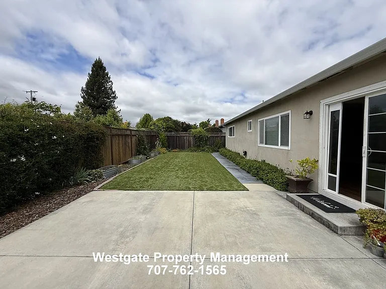 1729 Kearny St — Photo 9