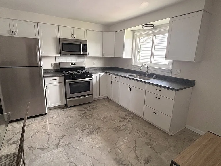 272 Willet Rd — Photo 5