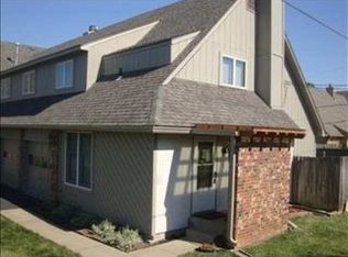 3015 SW Quail Creek Dr, Topeka, KS 66614