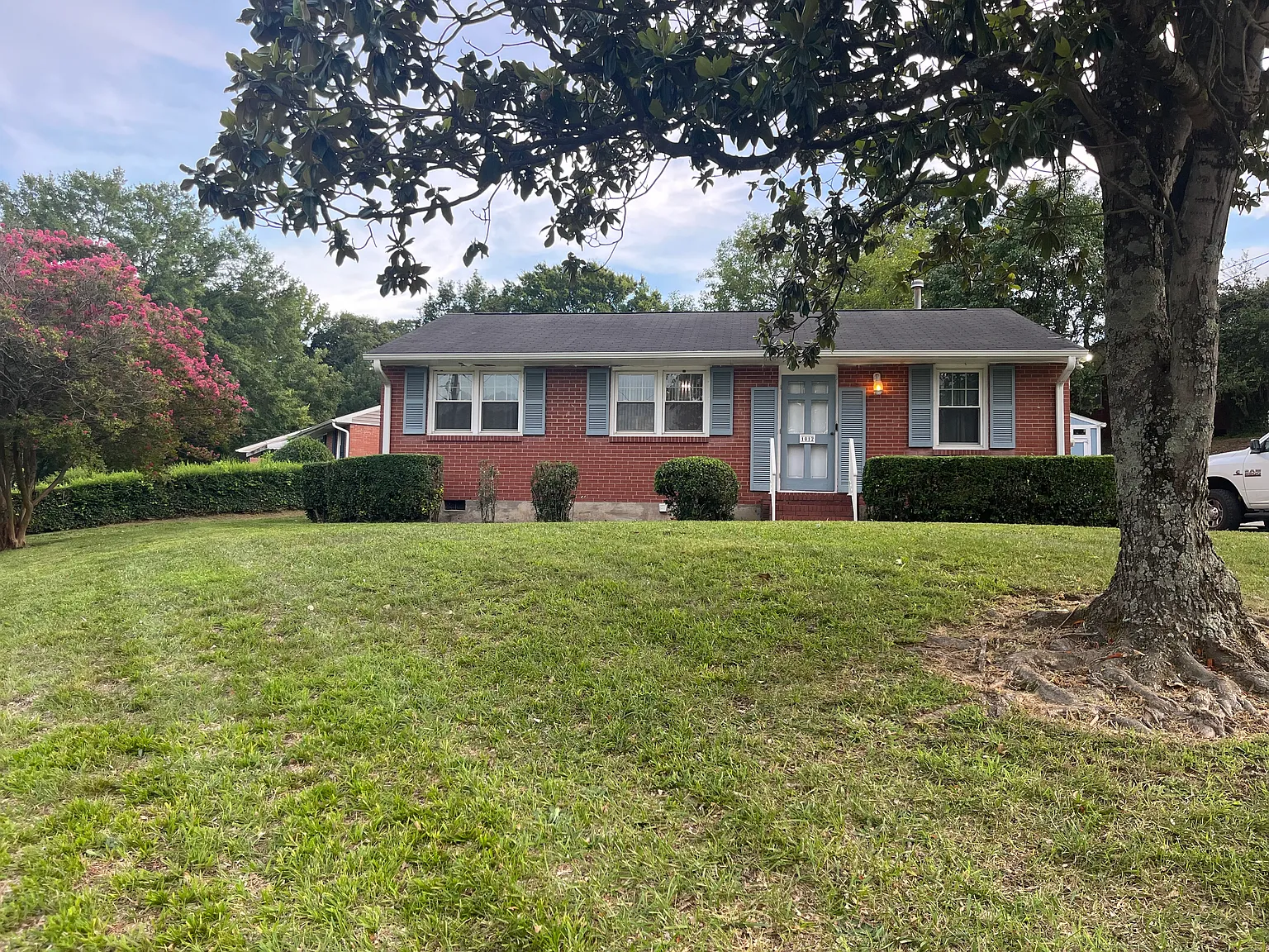 3 bed, 950 sqft, $1,875 — Photo 1