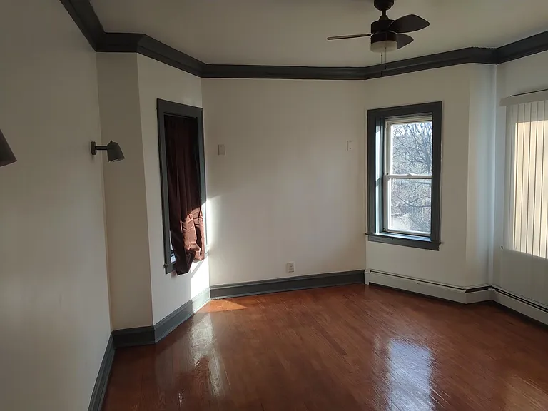 6223 S Vernon Ave — Photo 1
