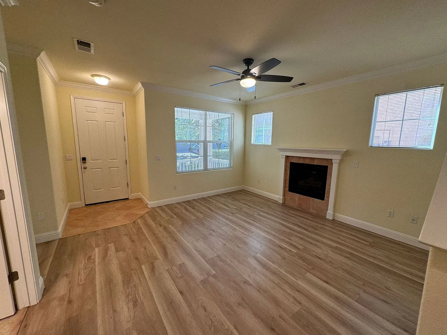 West Davis 5 bedroom and 2.5 bathroom home — Photo 2