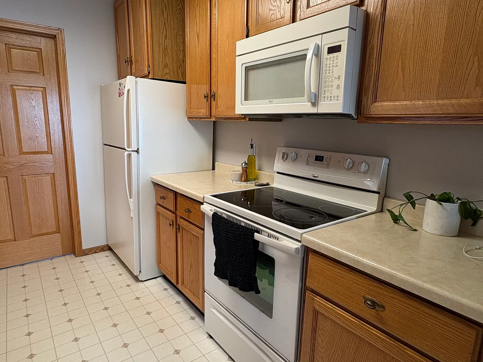 3 bed, 2128 sqft, $3,000 — Photo 3
