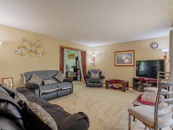 3rd image of 905 Stahl Ct