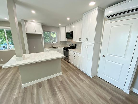 4th image of 1120 N Laurel Ave #8