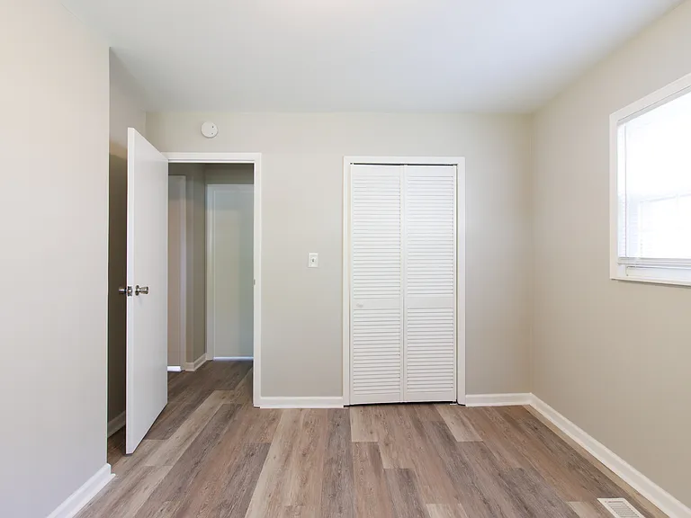 1445 Rolling Ridge Dr — Photo 9