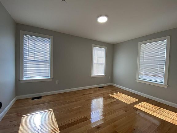 5th image of 18 Bates Ave #1