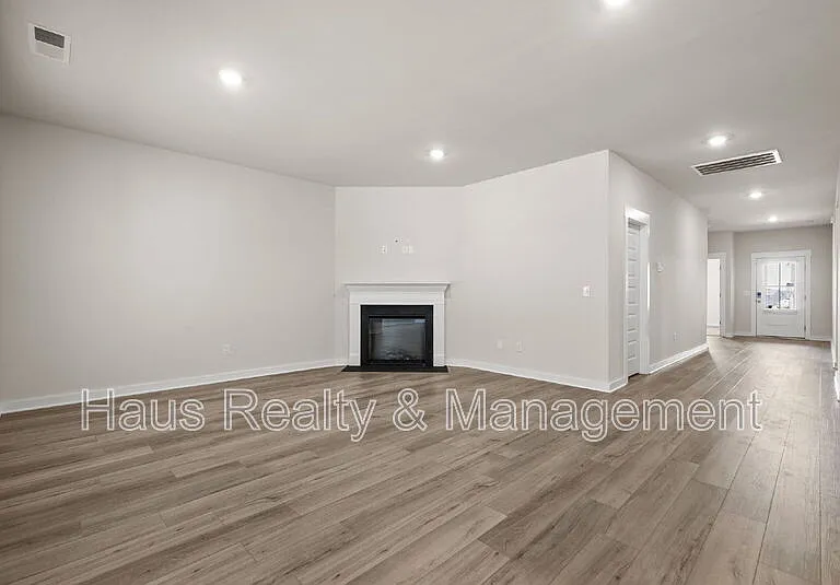 1145 Ross Farms Blvd — Photo 14