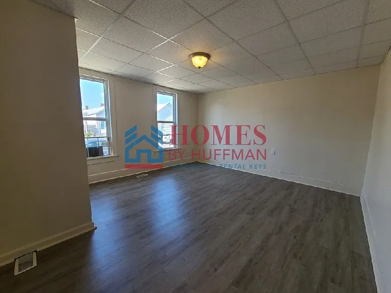 1319 Oakley St — Photo 7