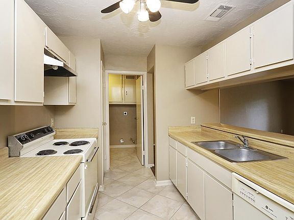 GREAT KITCHEN WITH TILE FLOORING ~