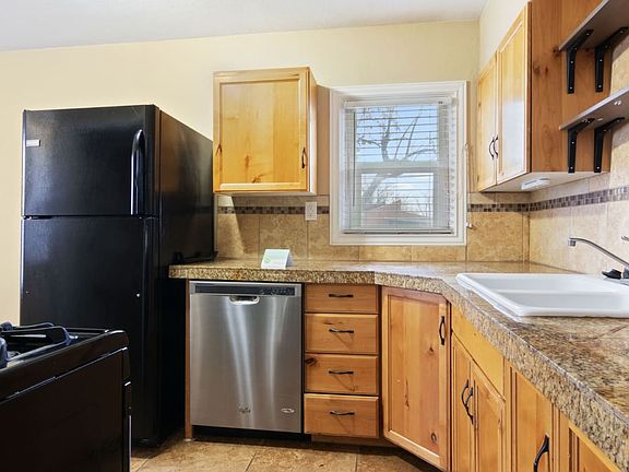 5th image of 420 N Emery Ave Unit 1