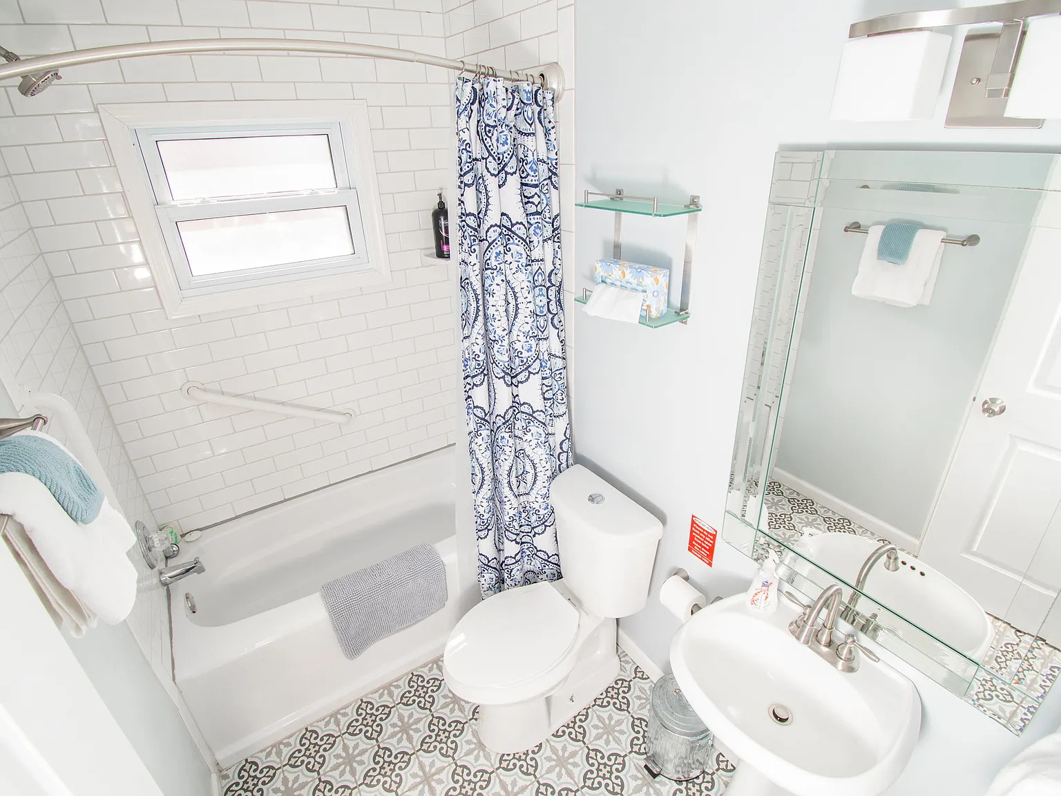 4 bed, 1347 sqft, $2,400 — Photo 3