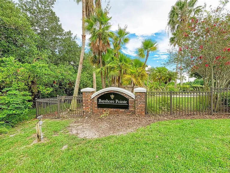 3047 Pointeview Dr — Photo 45