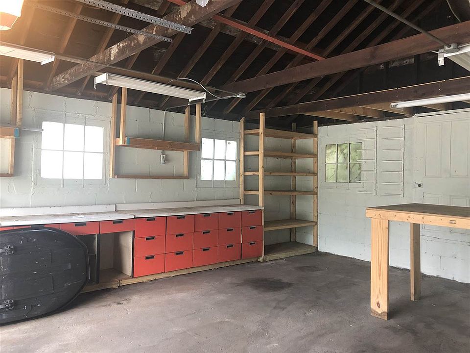 2nd image of 424 Berry Ave