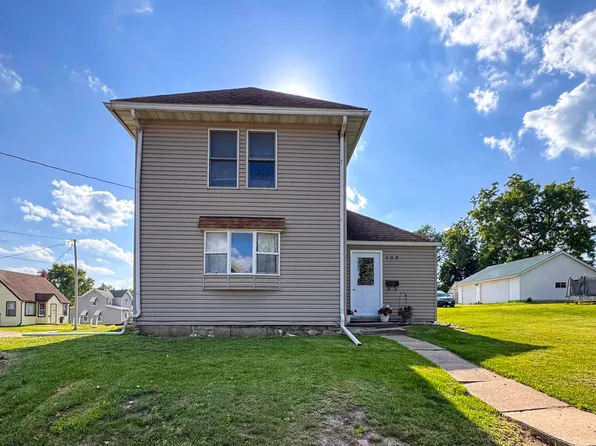 107 5th St SW, Waukon, IA 52172