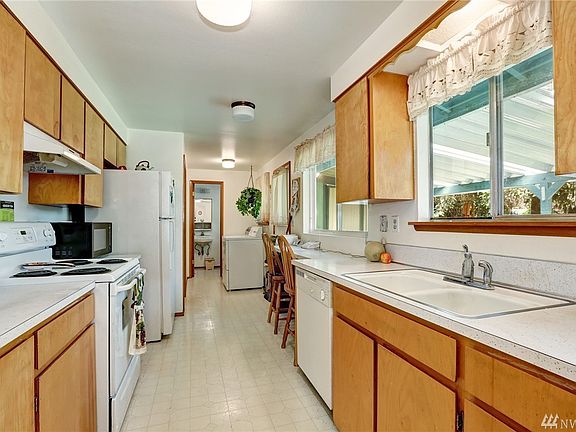 2nd image of 10623 Sierra Dr E