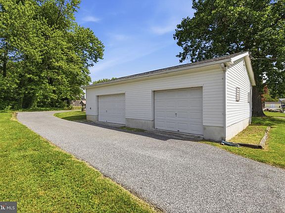 2nd image of 2411 Poplar Rd