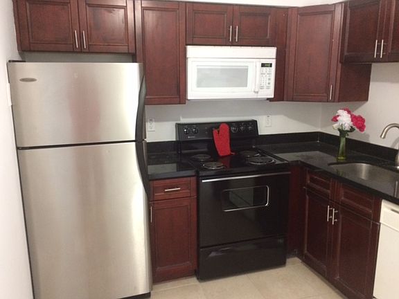 5th image of 3470 NE 1st Ave #B