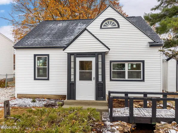 11 Saratoga Drive, Glenville, NY 12302