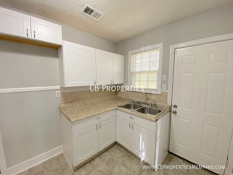 722 Lydgate Rd — Photo 4