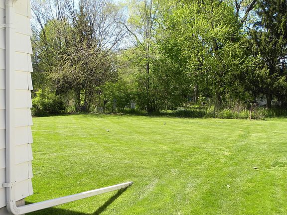2nd image of 111 Silver Maple Dr